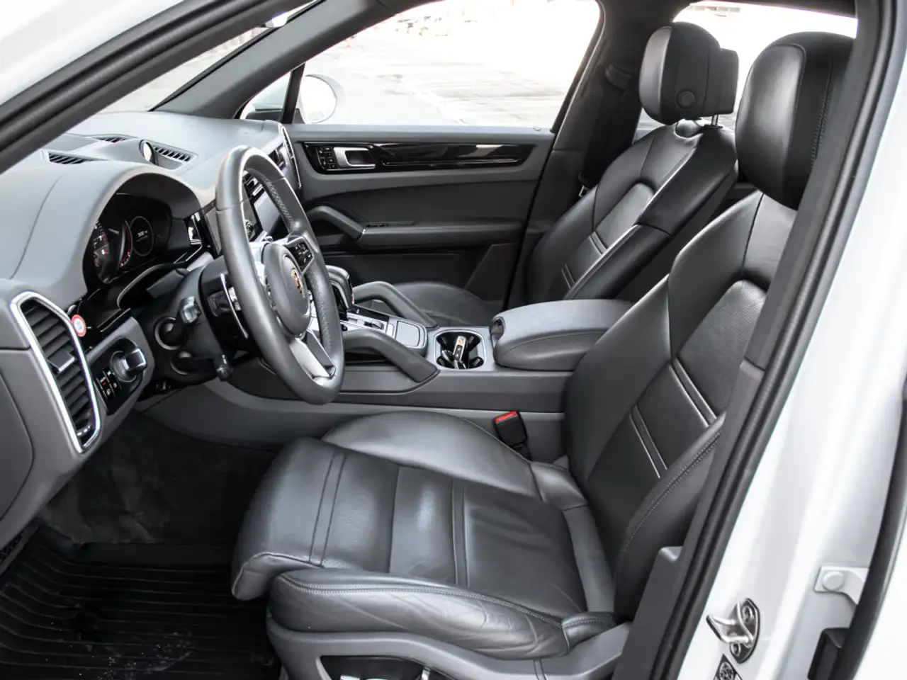Porsche Cayenne снимка Porsche Cayenne