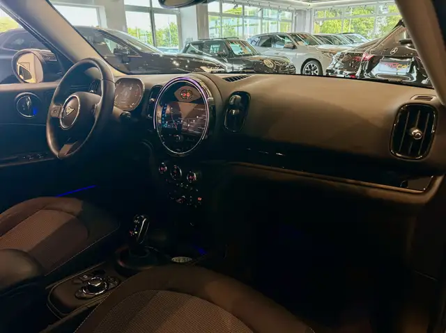 MINI Countryman view 14