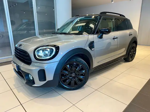 MINI Countryman view 3