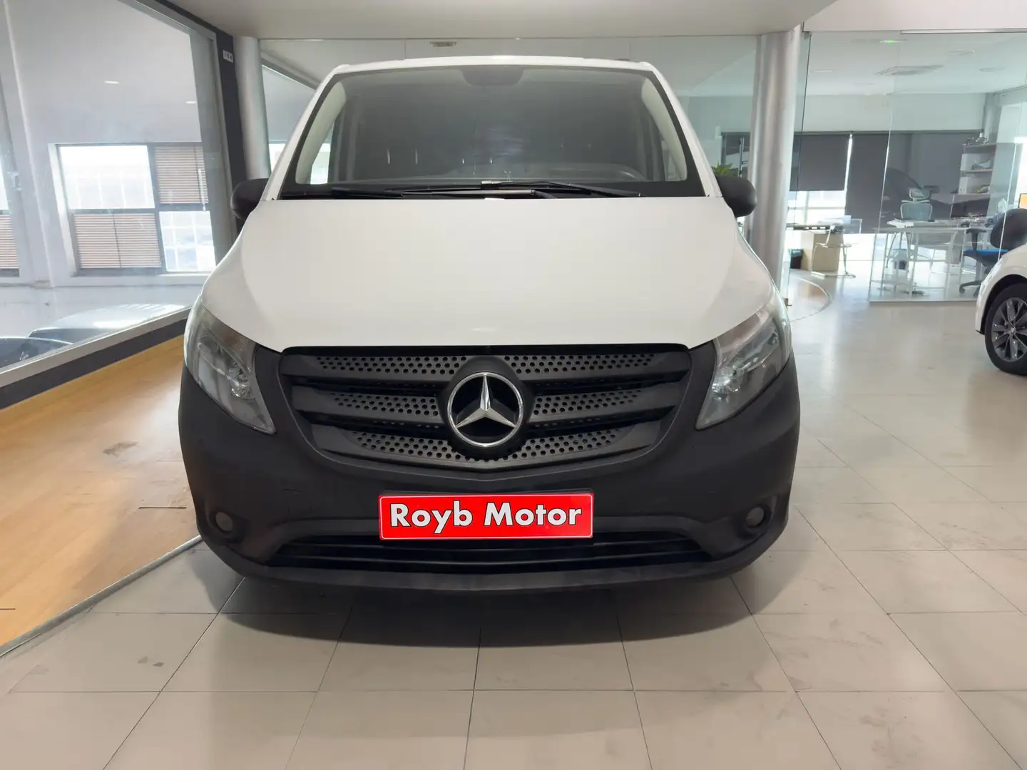 Mercedes-Benz Vito Mixto 111CDI Compacta - 2
