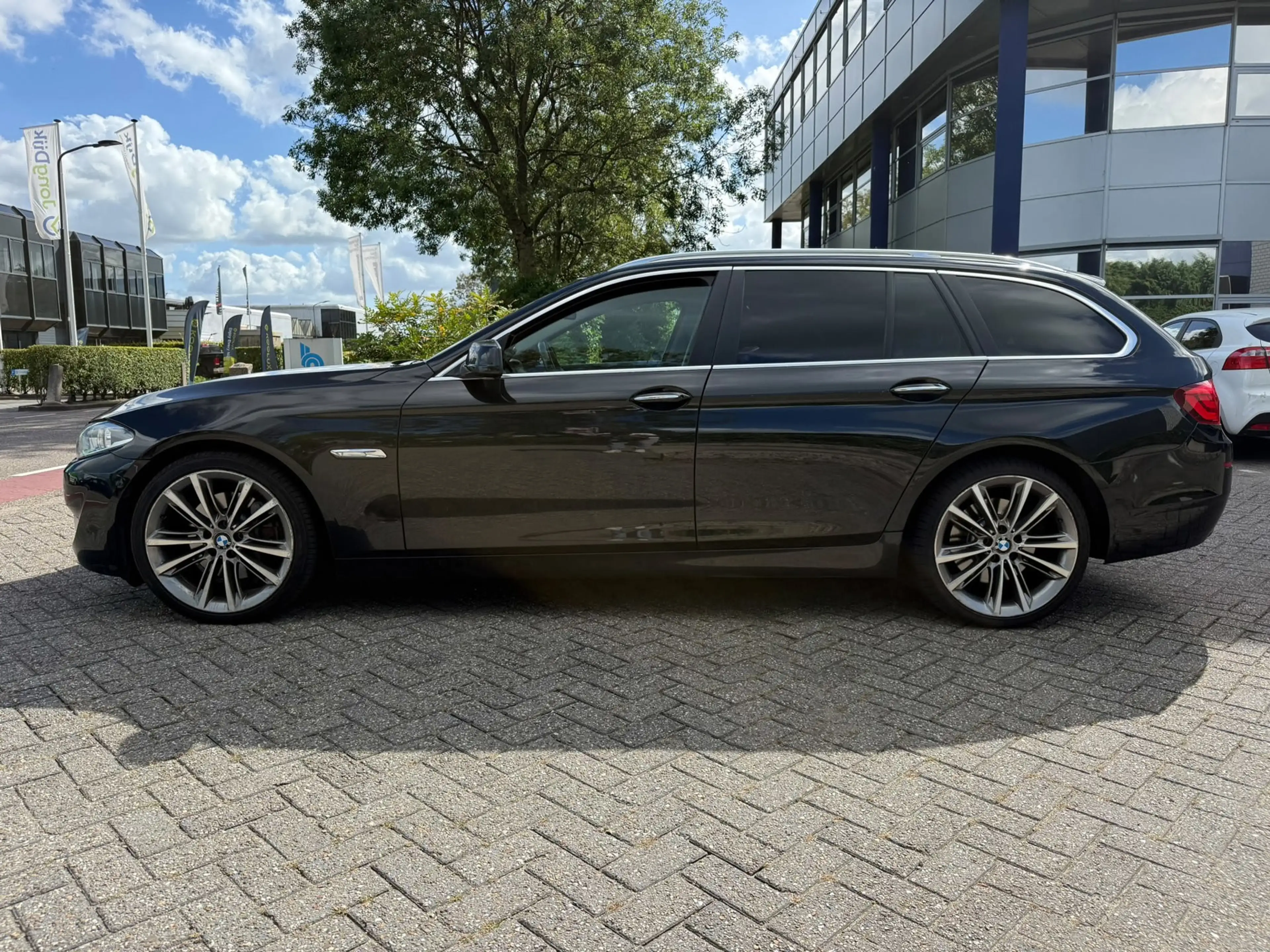 BMW 530 5-serie Touring 530d High Executive — photo 2