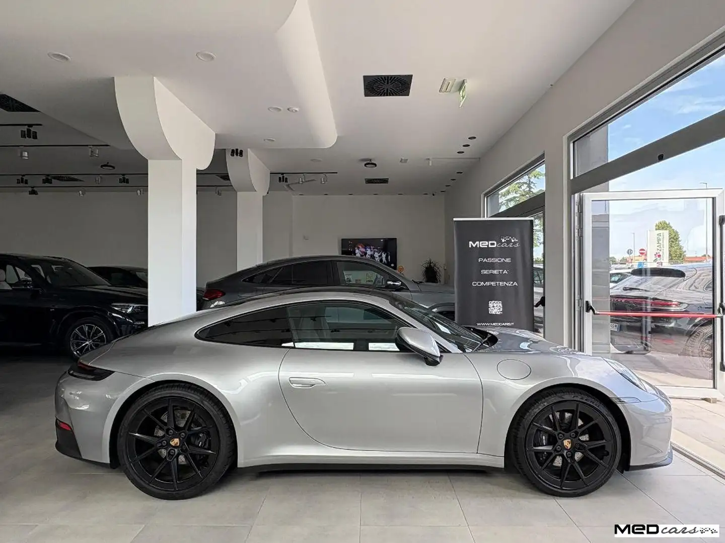 Porsche 911 992.2 3.0 COUPE' 394 CV/ KM  8.000 /  MY 2025 Argento - 1