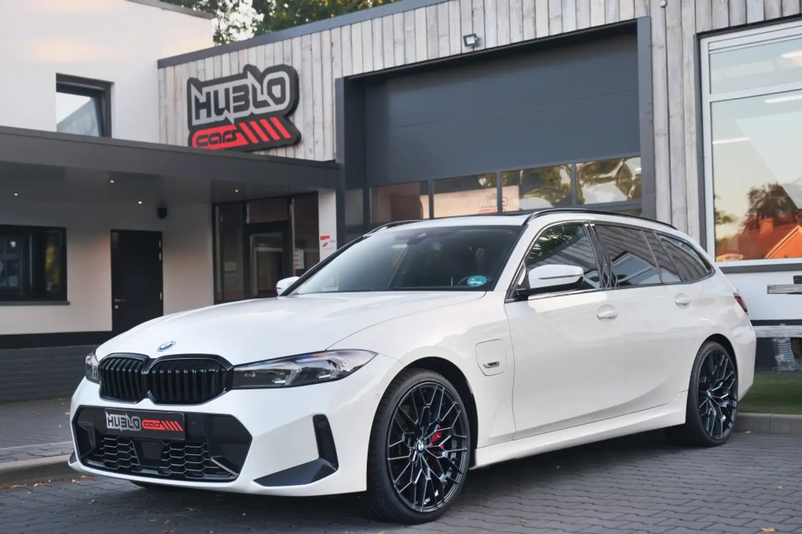 BMW 330 3-serie Touring 330e M-Sport Pano, 20'' Nieuwe Vel Blanc - 1