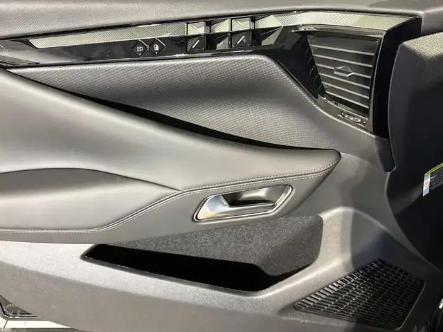 DS Automobiles DS 4 view 10