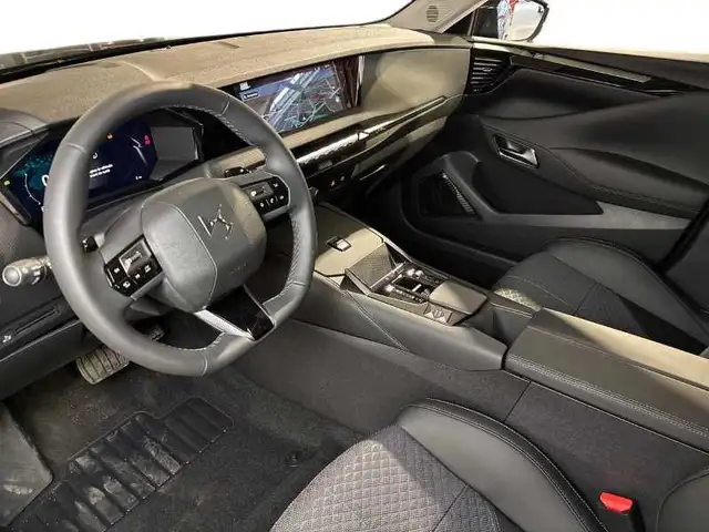 DS Automobiles DS 4 view 11