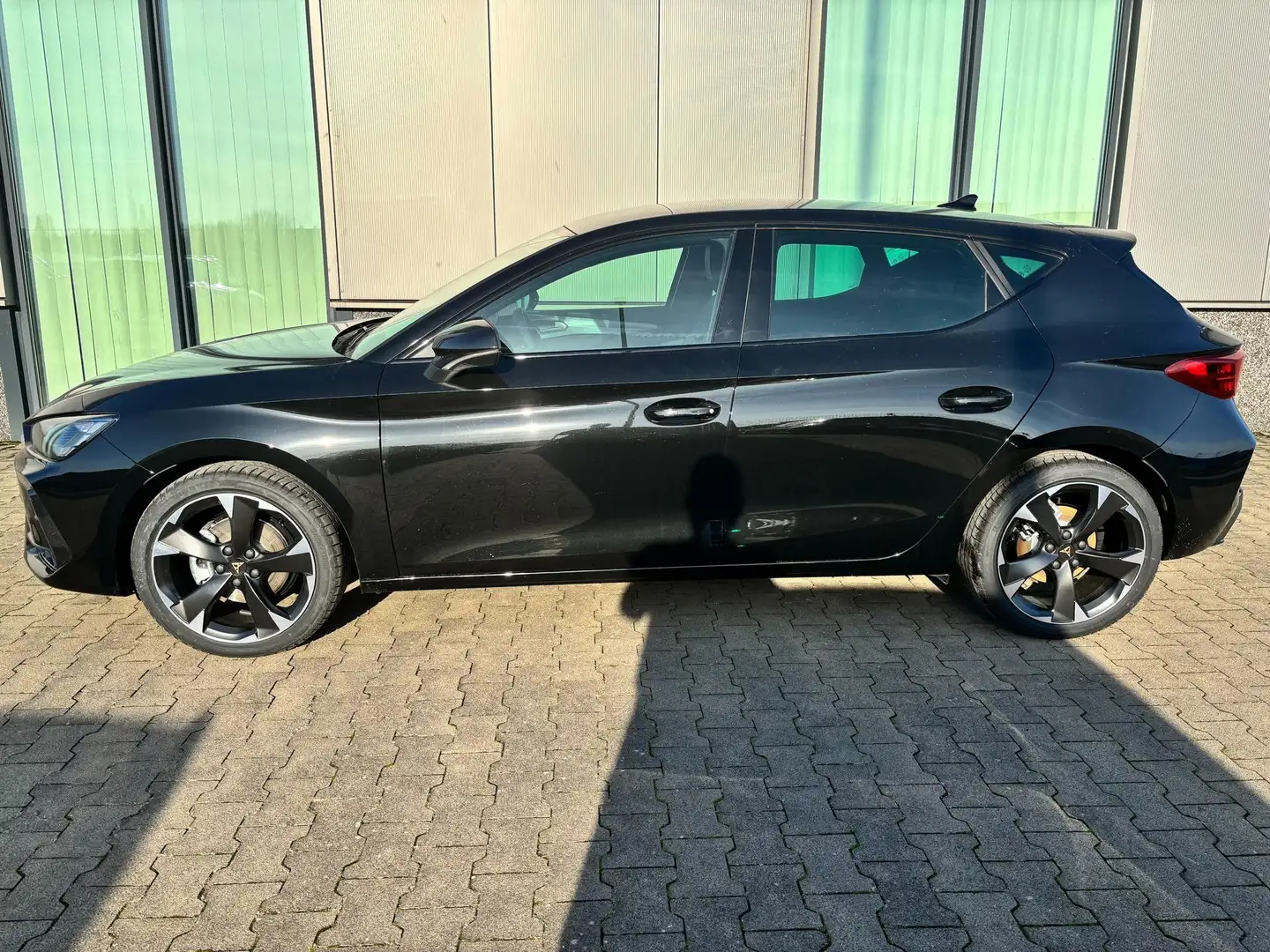 CUPRA Leon Basis 1.5 TSI 150PS 6-Gang, 5 Jahre Garantie, S... Schwarz - 1