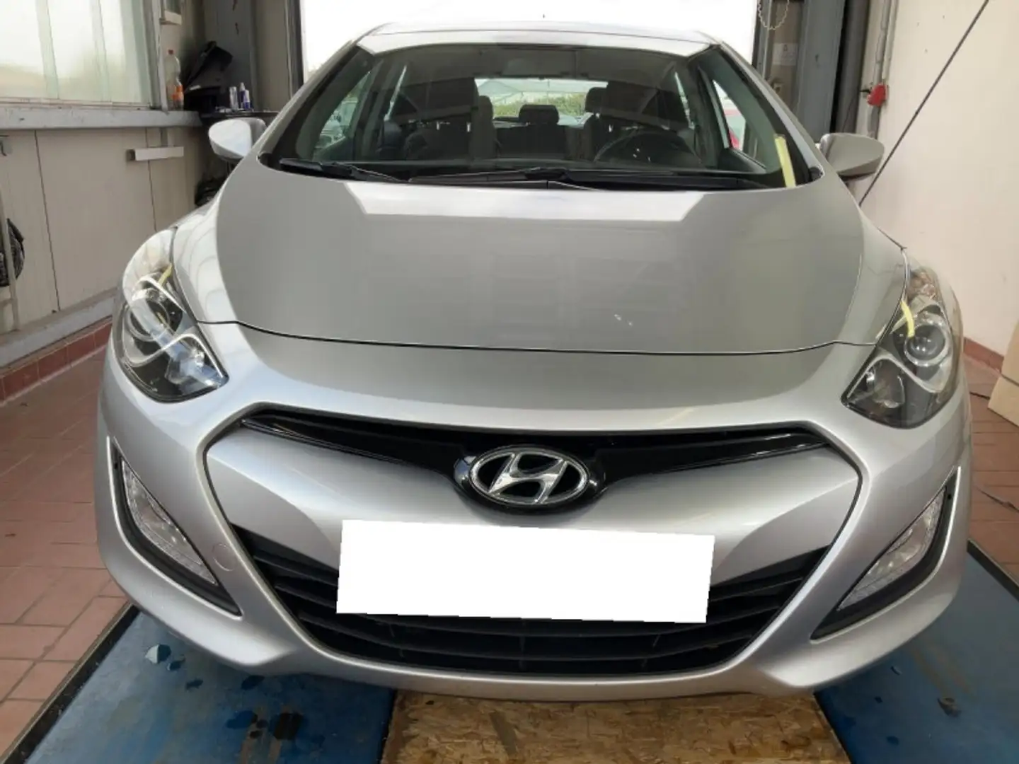 Hyundai i30 1.4 CRDI90 PACK INVENTIVE BLUEDRIVE 5P Gris - 2