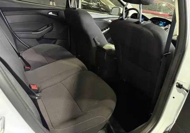 Ford Focus view 21