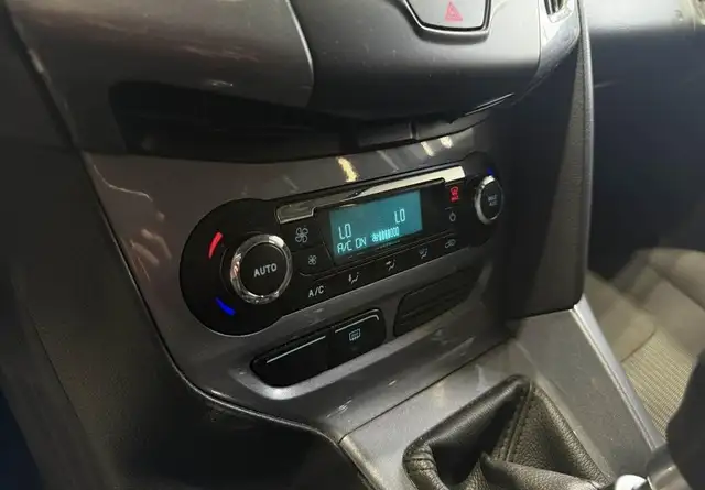 Ford Focus view 15