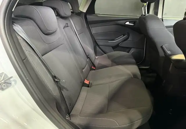 Ford Focus view 12