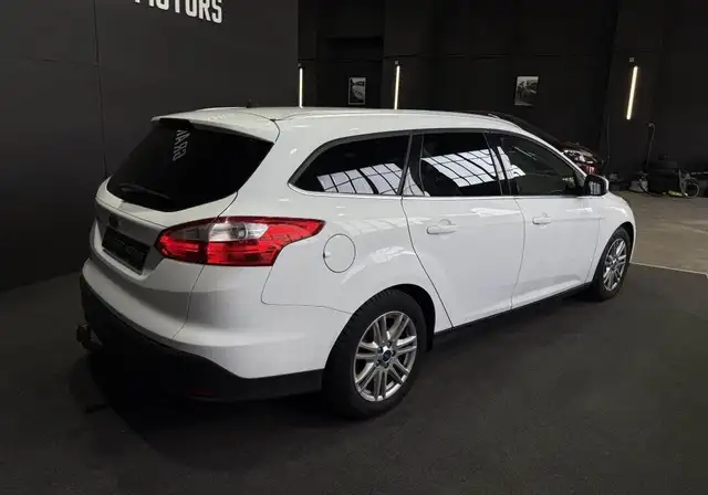 Ford Focus view 9
