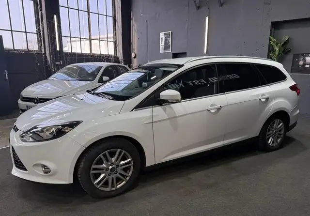 Ford Focus view 8