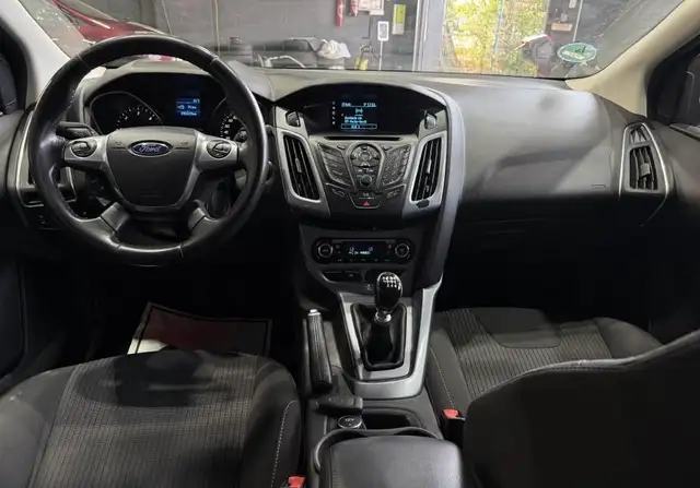 Ford Focus view 22