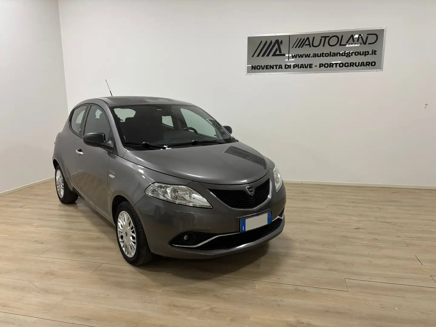Lancia Ypsilon Ypsilon III 2015 1.3 mjt Grau - 1