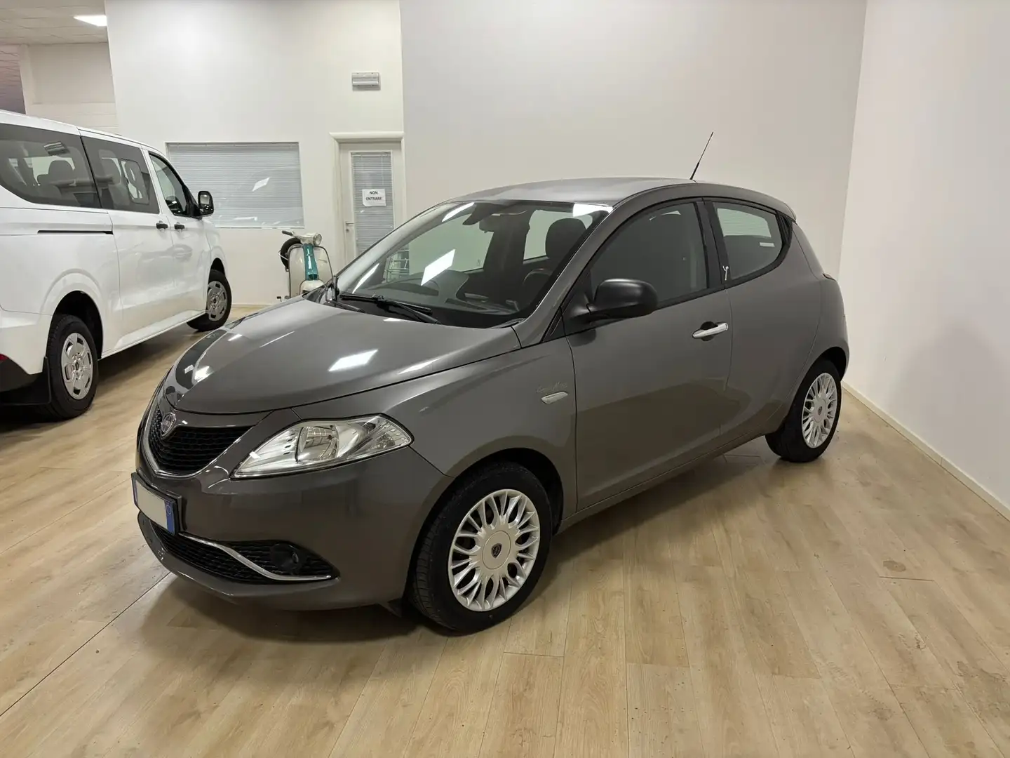 Lancia Ypsilon Ypsilon III 2015 1.3 mjt Grau - 2
