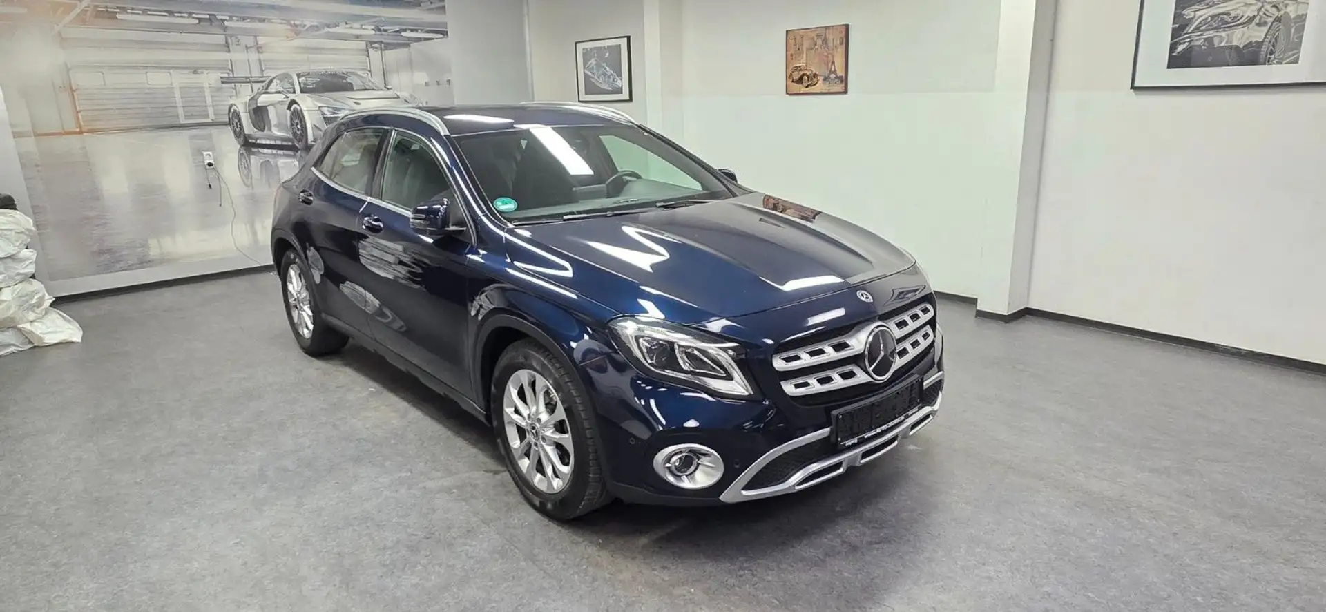 Mercedes-Benz GLA 180 Automatik 52.000 km AHK Kamera TÜV 01/28 Blau - 2