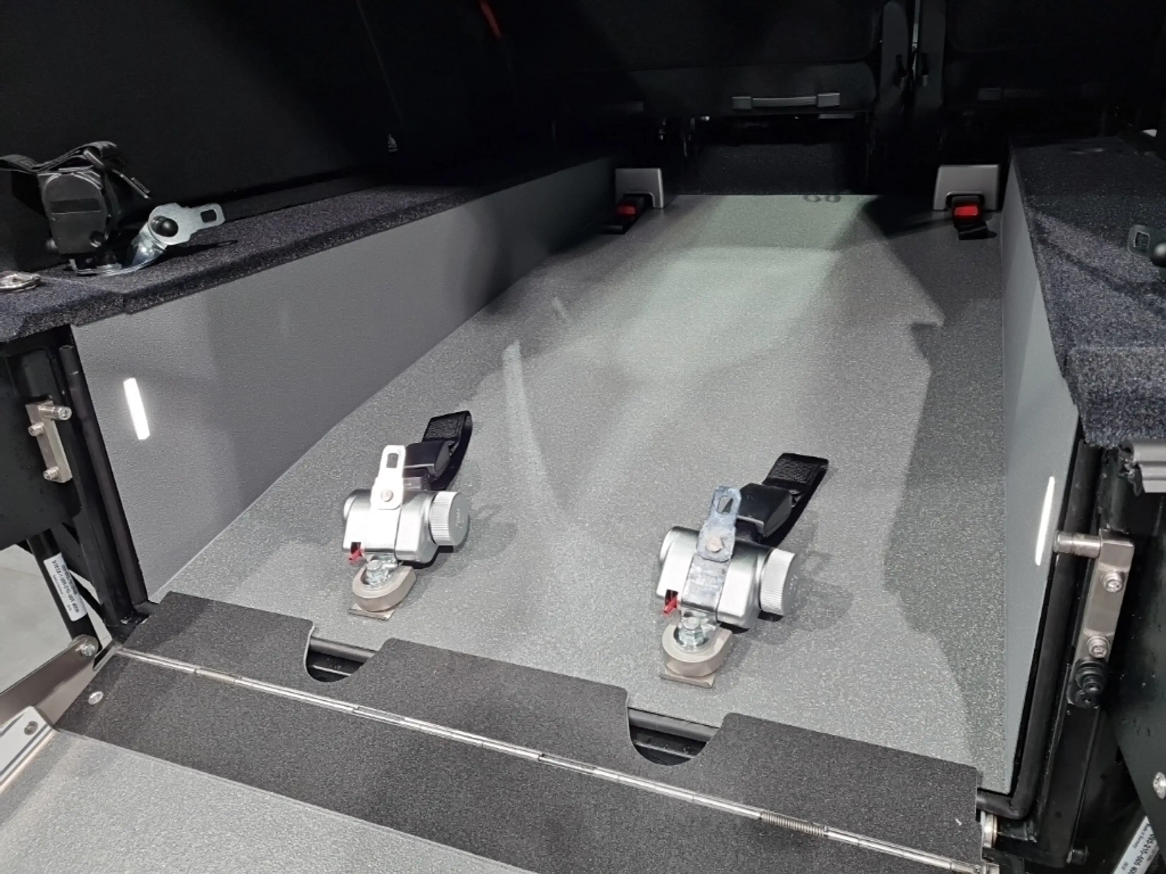 Ford Tourneo Connect L2-Titanium "AMF Rollstuhl-Umb." — photo 15