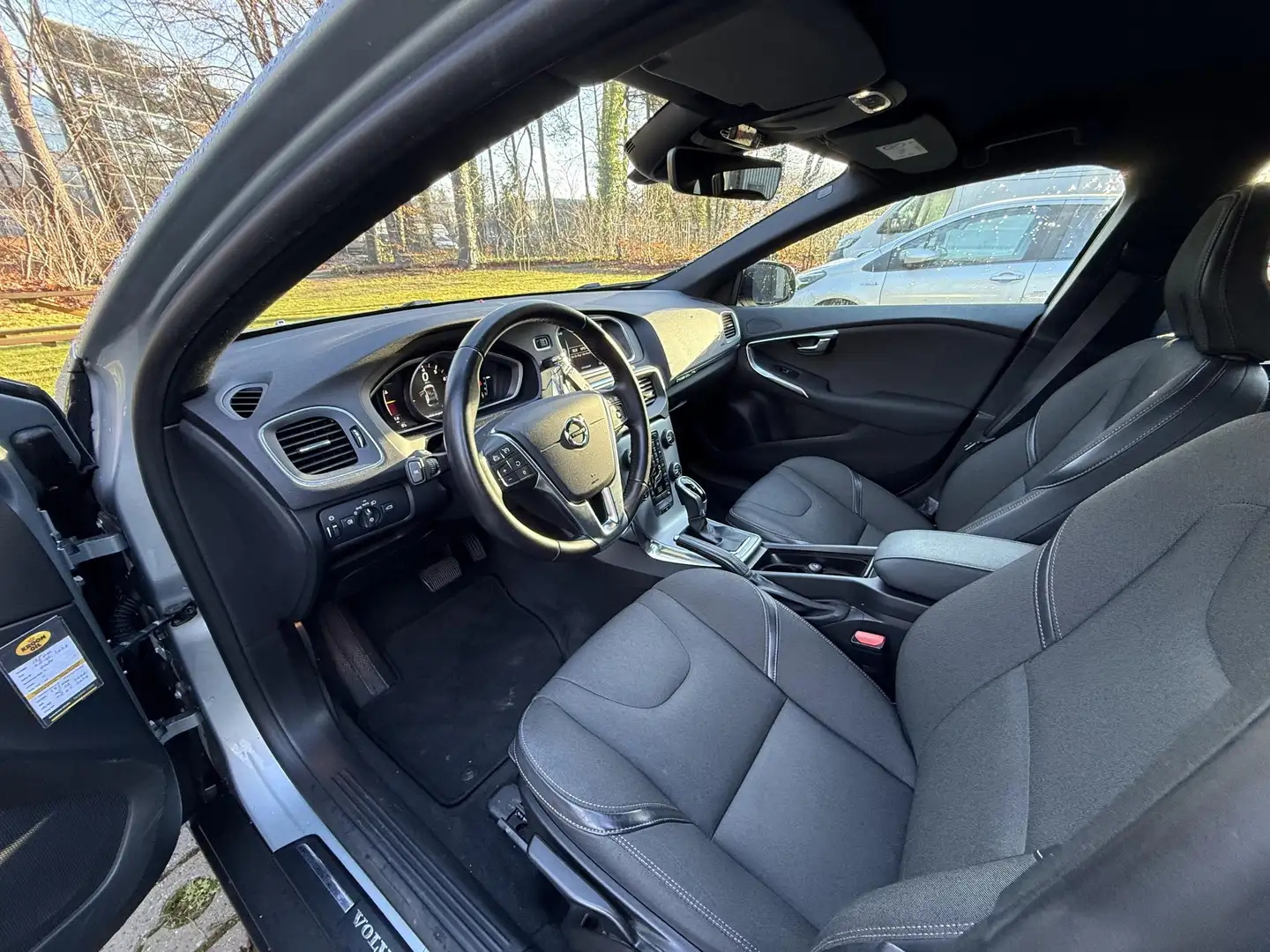 Volvo V40 Cross Country 1.5 T3 Nordic+ Gris - 2