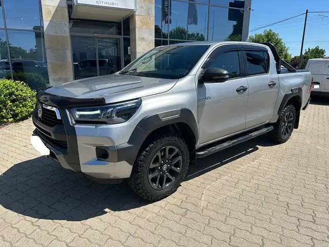 Toyota Hilux IV 4WD 2.8 D-4D 204 DOUBLE CABINE INVINCIBLE
