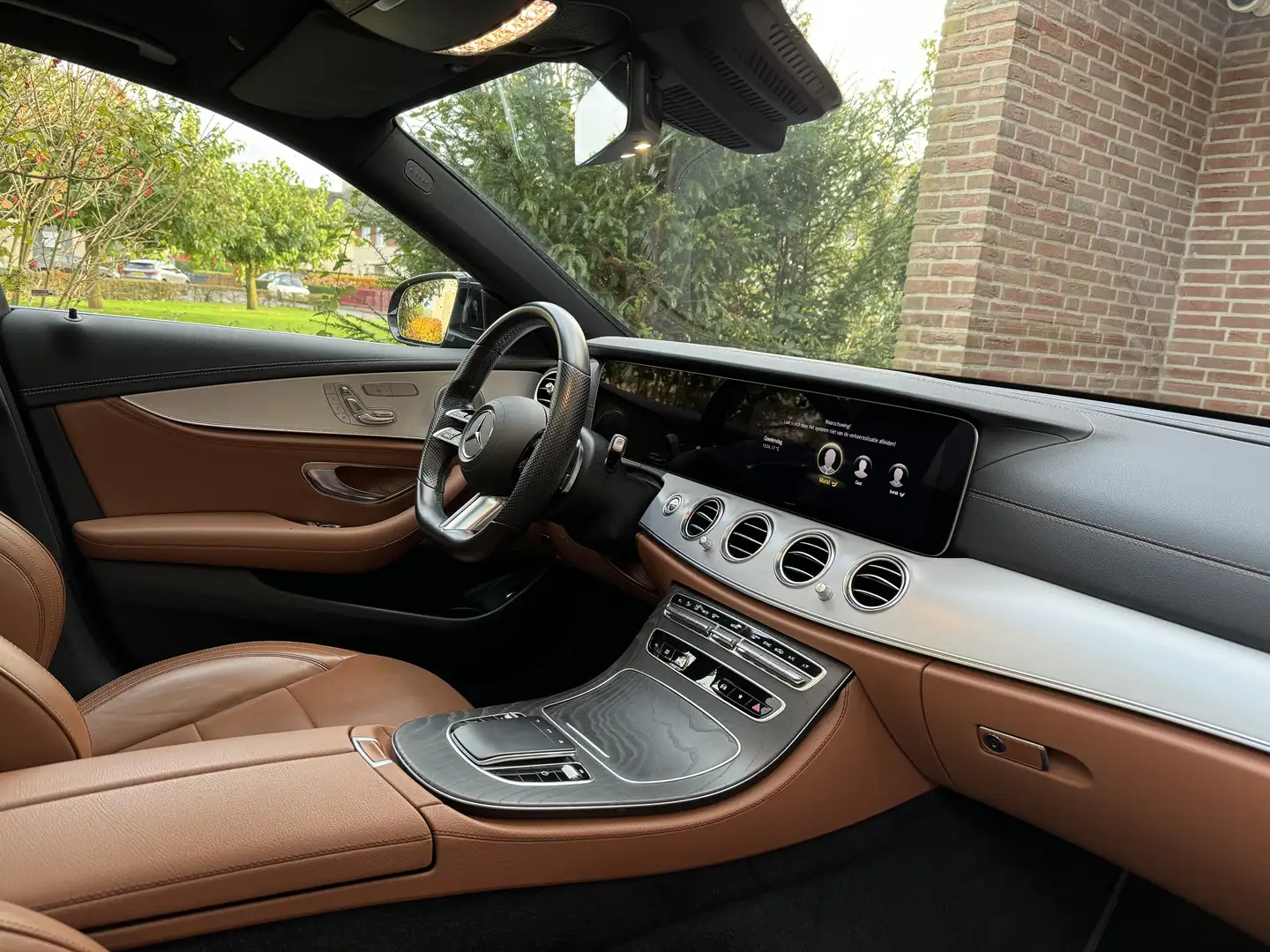 Mercedes-Benz E 200 Mercedes-Benz E-klasse 200 d AMG 1e eig NL Pano Zwart - 2