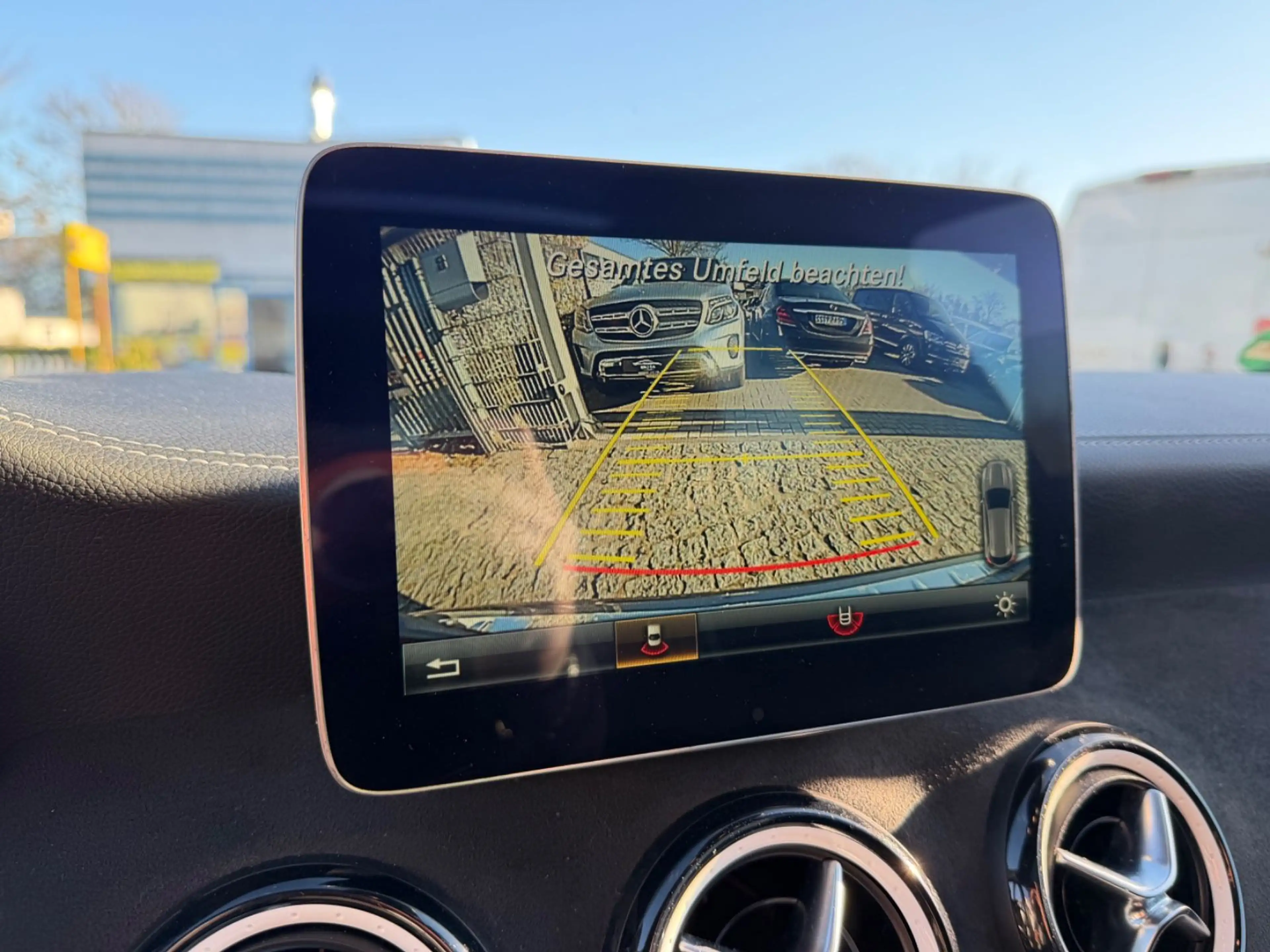 Mercedes-Benz GLA 220 d 4Mat AMG Edition 1*Panorama*Kam*Euro6 — photo 21