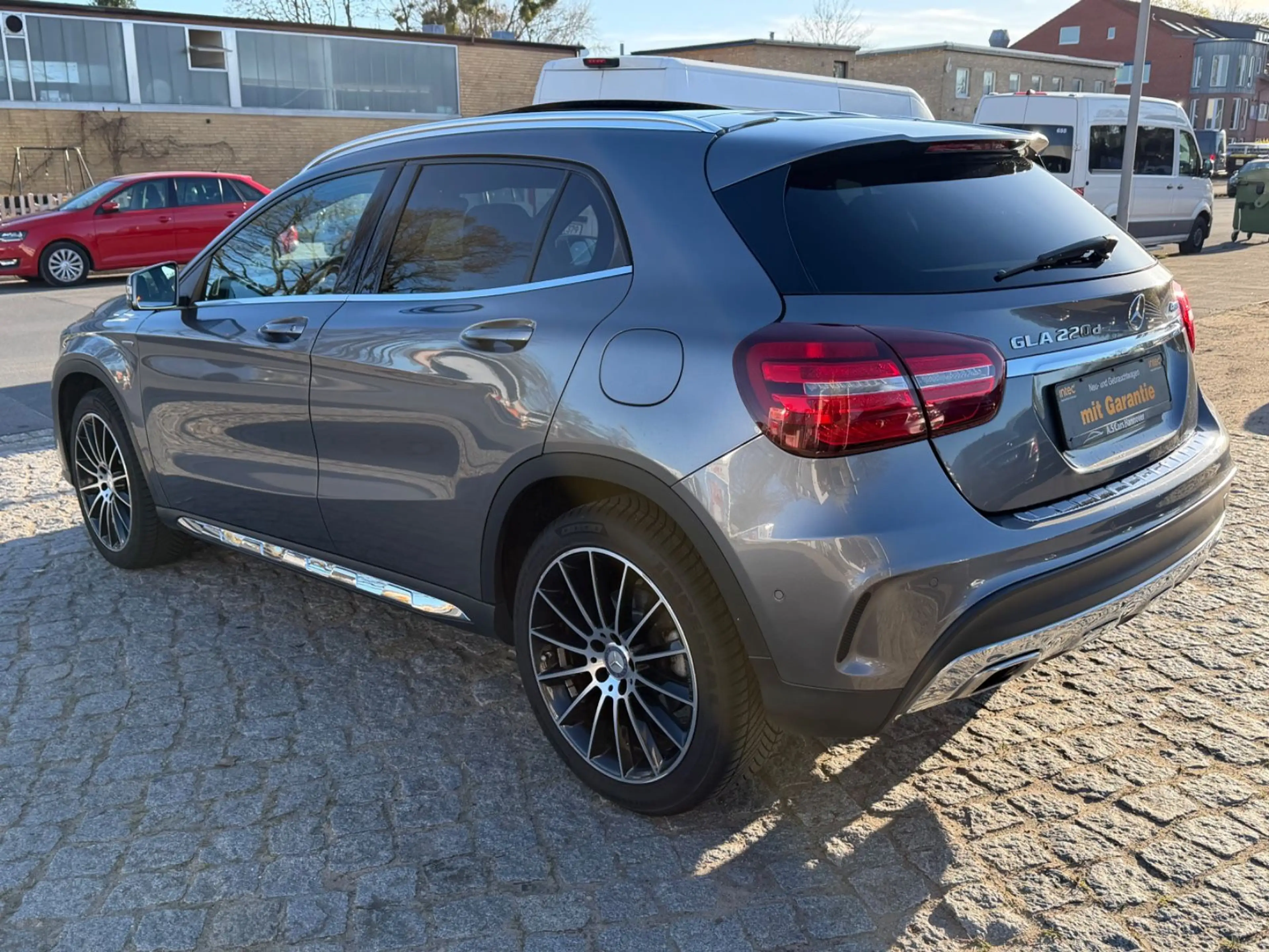 Mercedes-Benz GLA 220 d 4Mat AMG Edition 1*Panorama*Kam*Euro6 — photo 12