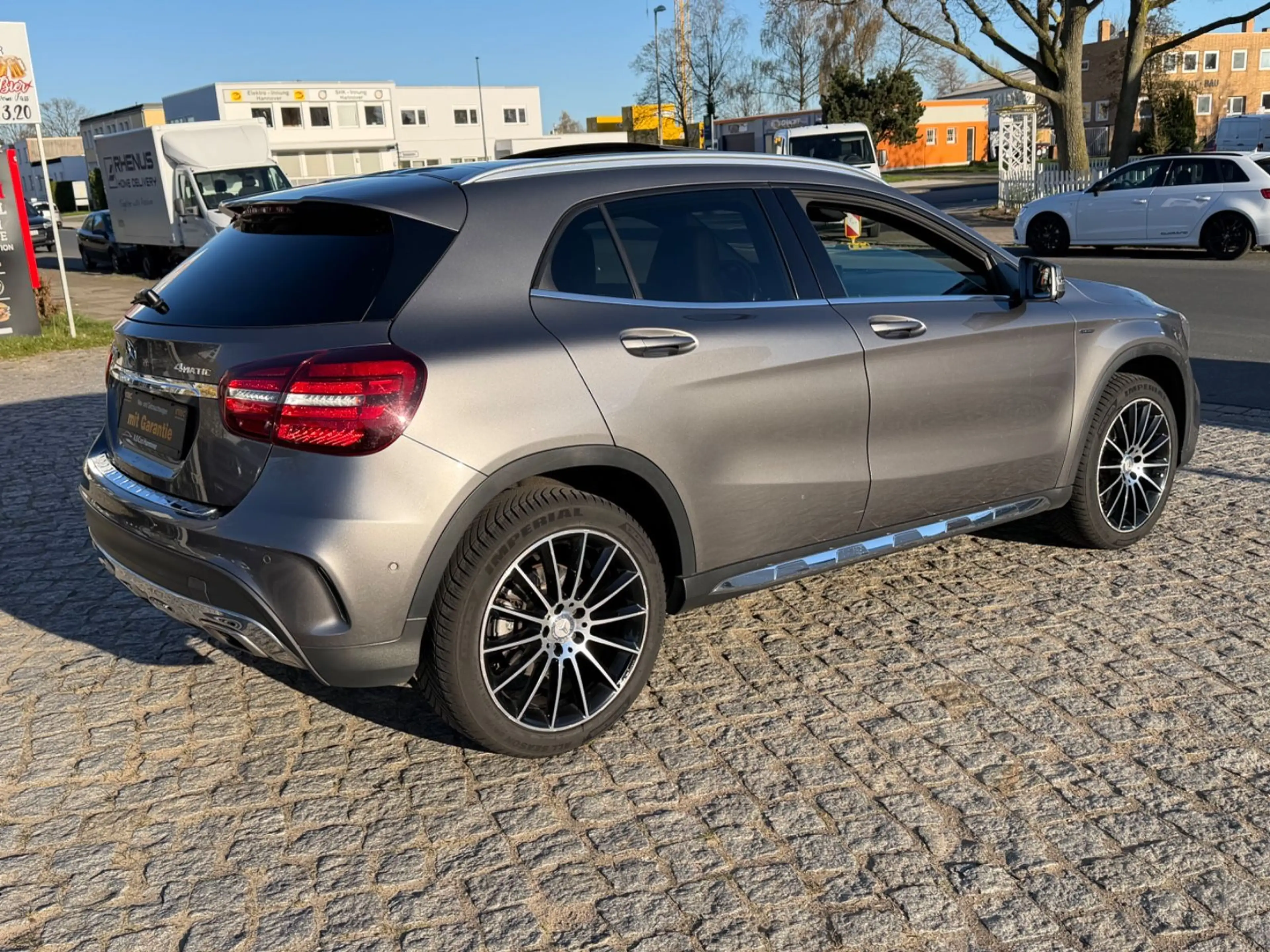 Mercedes-Benz GLA 220 d 4Mat AMG Edition 1*Panorama*Kam*Euro6 — photo 10