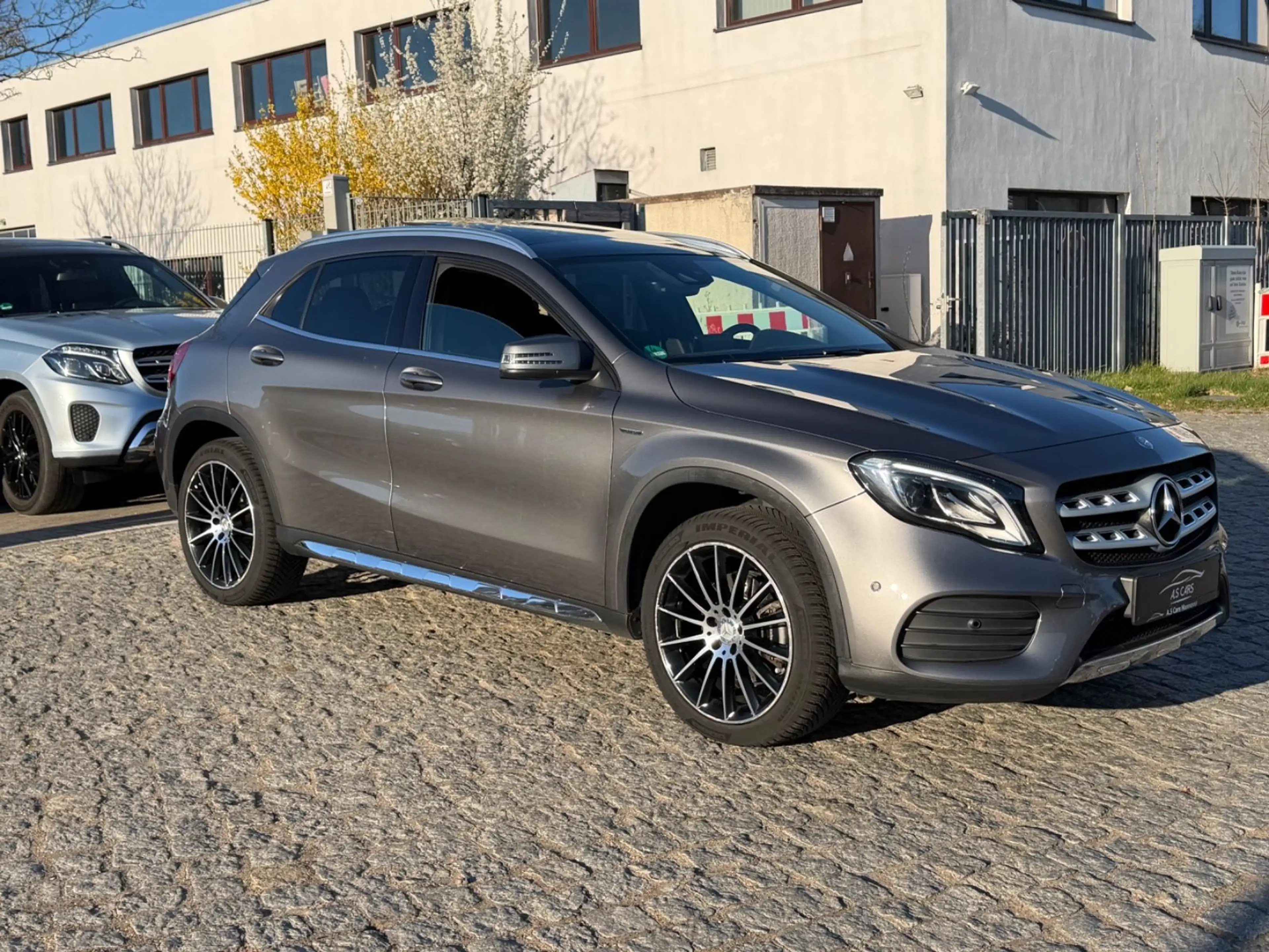 Mercedes-Benz GLA 220 d 4Mat AMG Edition 1*Panorama*Kam*Euro6 — photo 9
