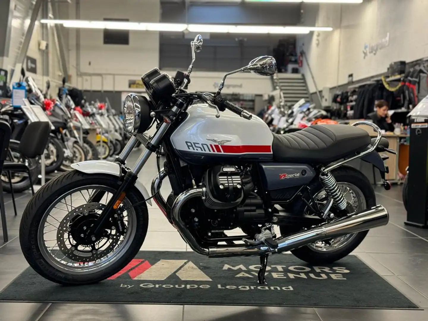 Moto Guzzi V 7 - 1