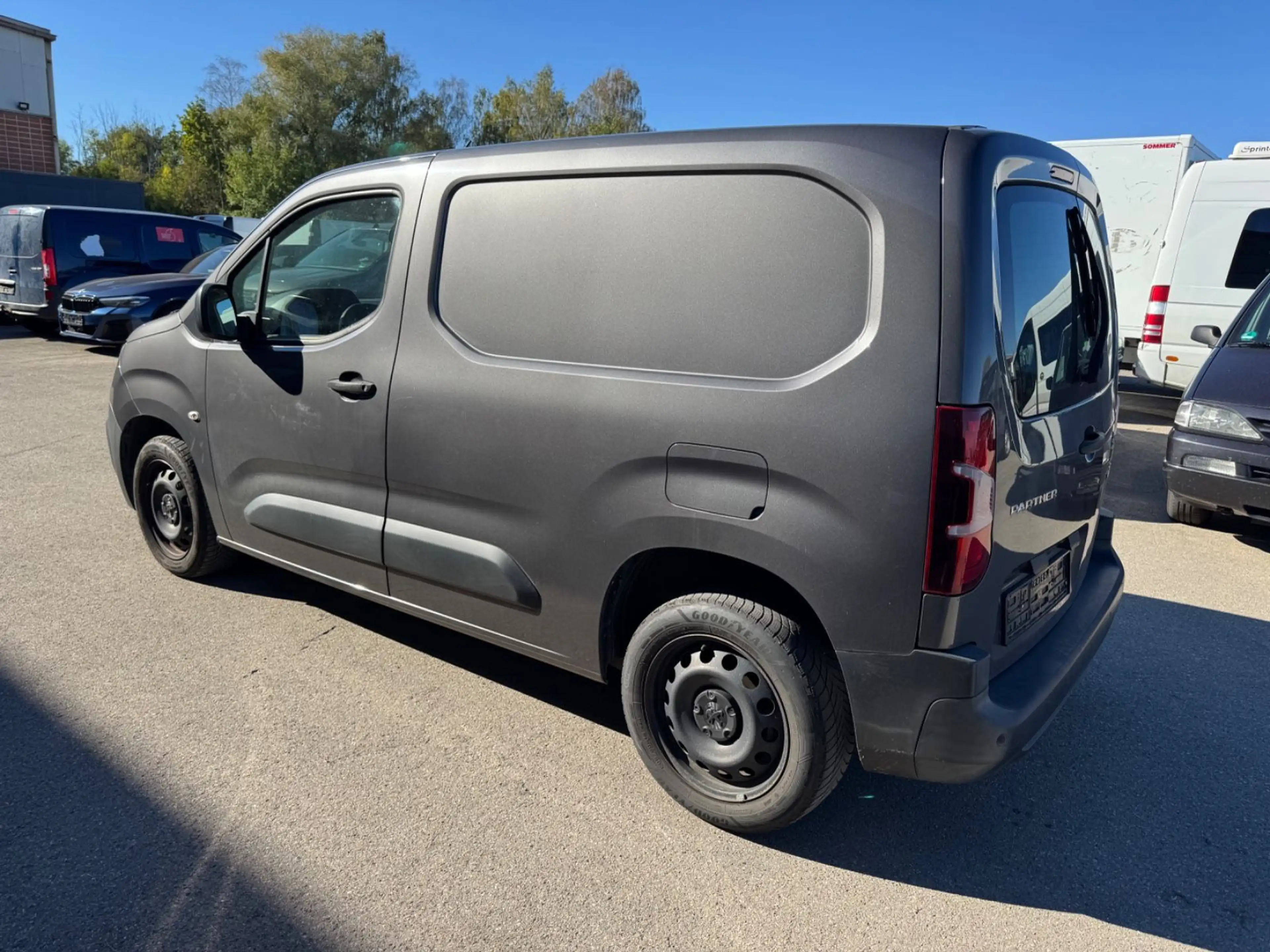 Peugeot Partner Premium L1 5 Stück Klima PDC Navi — photo 6