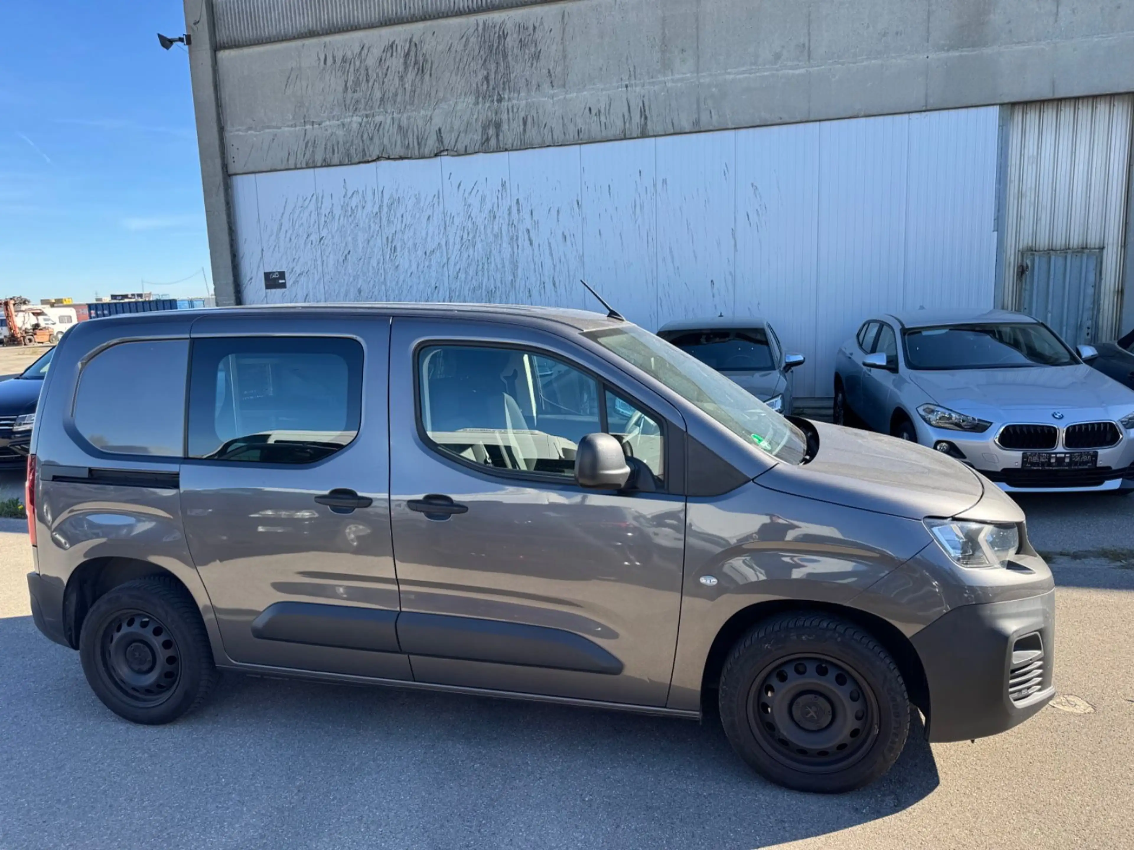 Peugeot Partner Premium L1 5 Stück Klima PDC Navi — photo 3