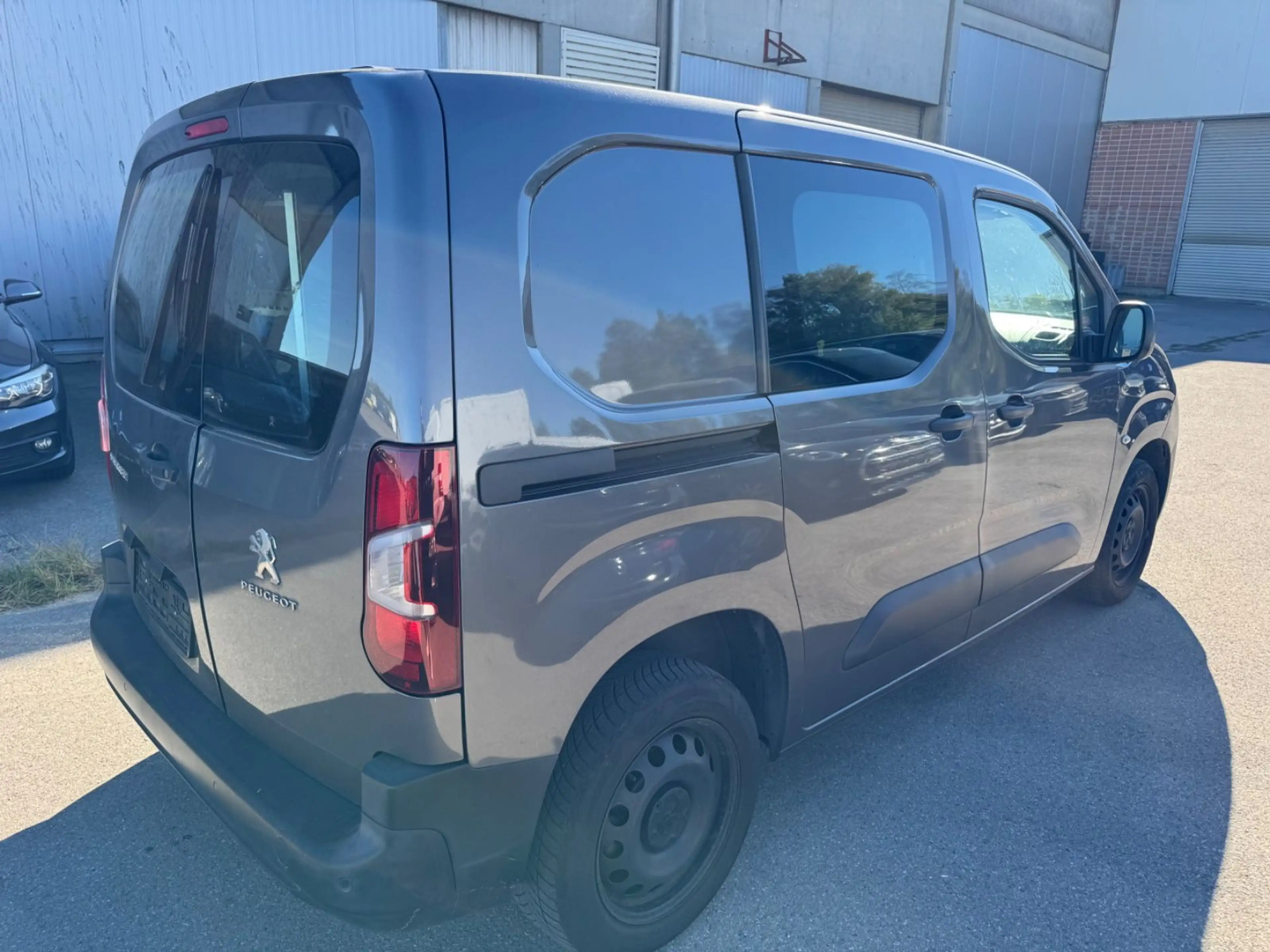 Peugeot Partner Premium L1 5 Stück Klima PDC Navi — photo 4