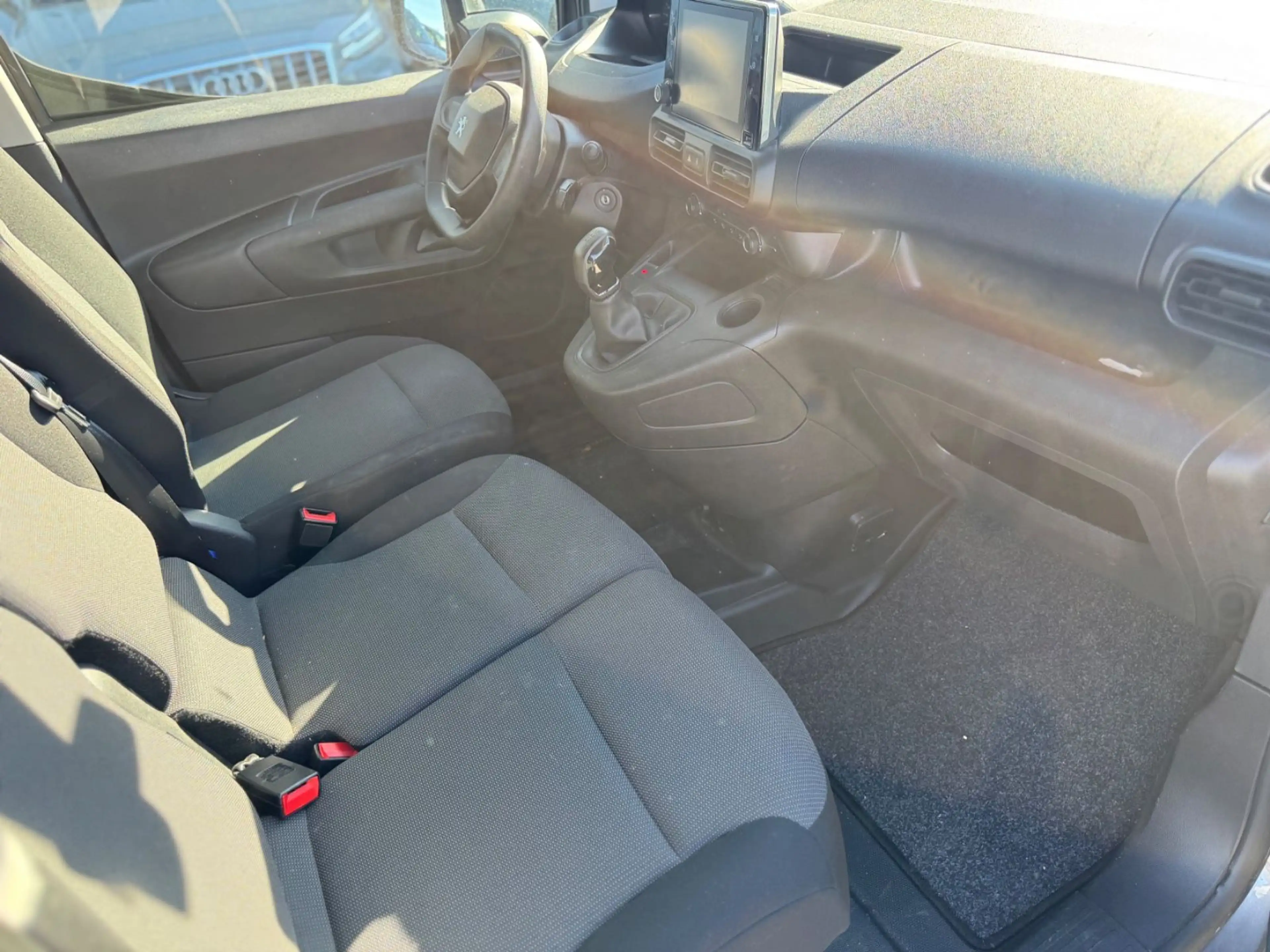 Peugeot Partner Premium L1 5 Stück Klima PDC Navi — photo 9