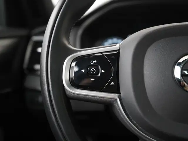 Volvo XC90 view 8