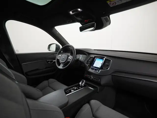Volvo XC90 view 2