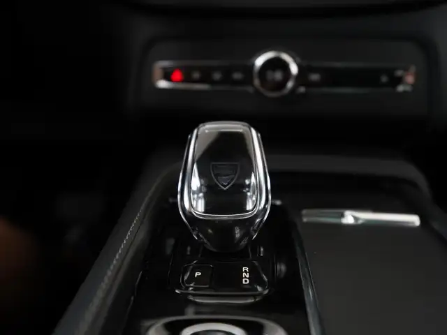 Volvo XC90 view 12