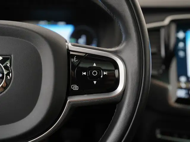Volvo XC90 view 10