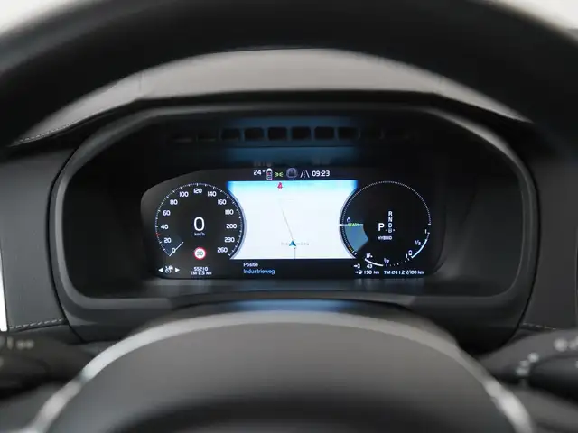 Volvo XC90 view 9