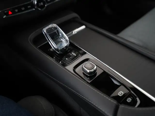 Volvo XC90 view 11