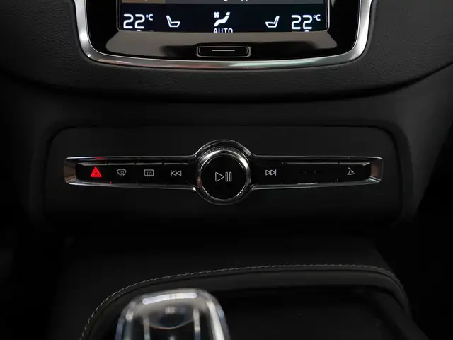 Volvo XC90 view 13
