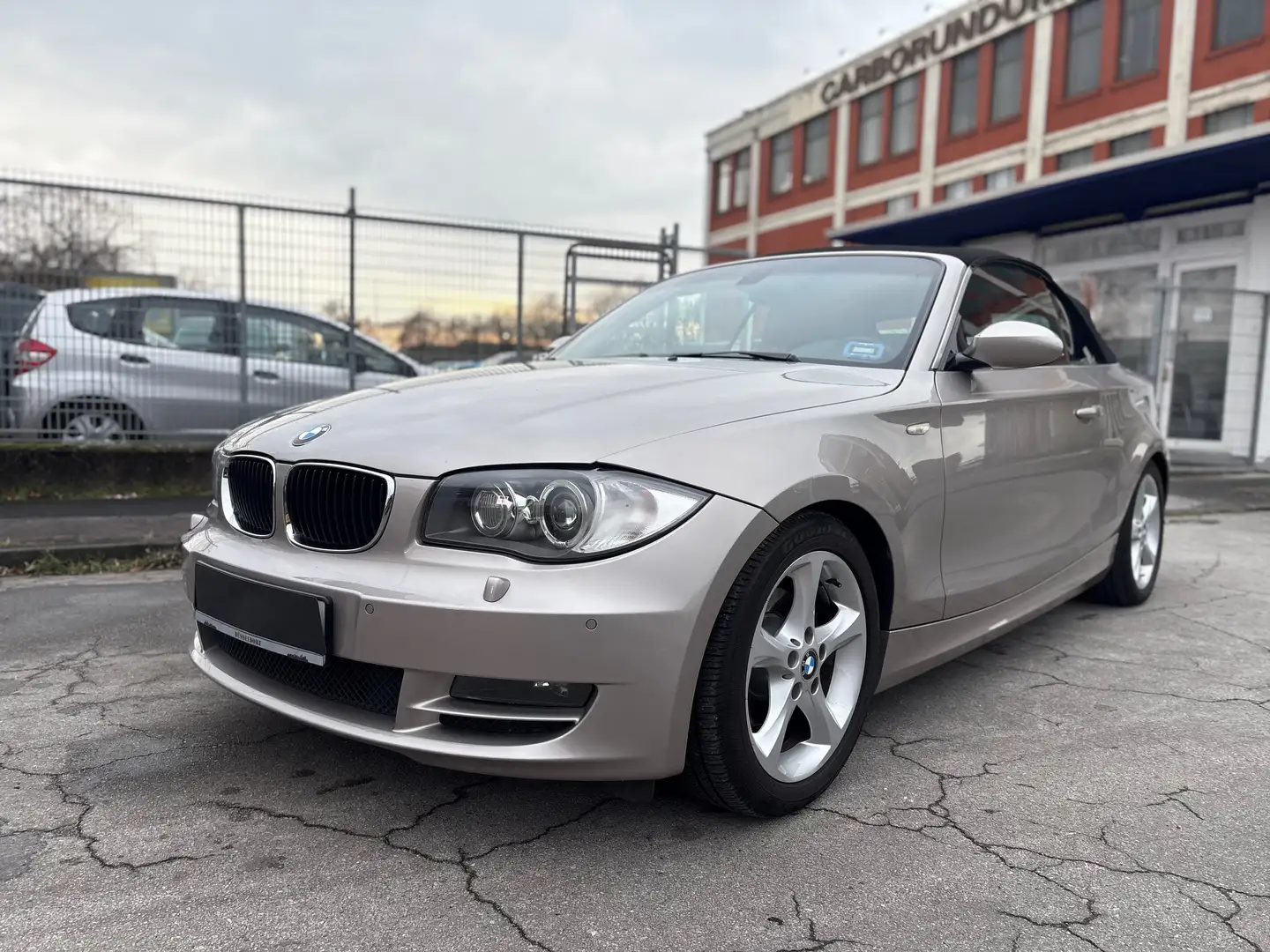 BMW 118 118i AUTOMATIK LEDER XENON M SPORTFAHRWERK/LENKRAD Grau - 2