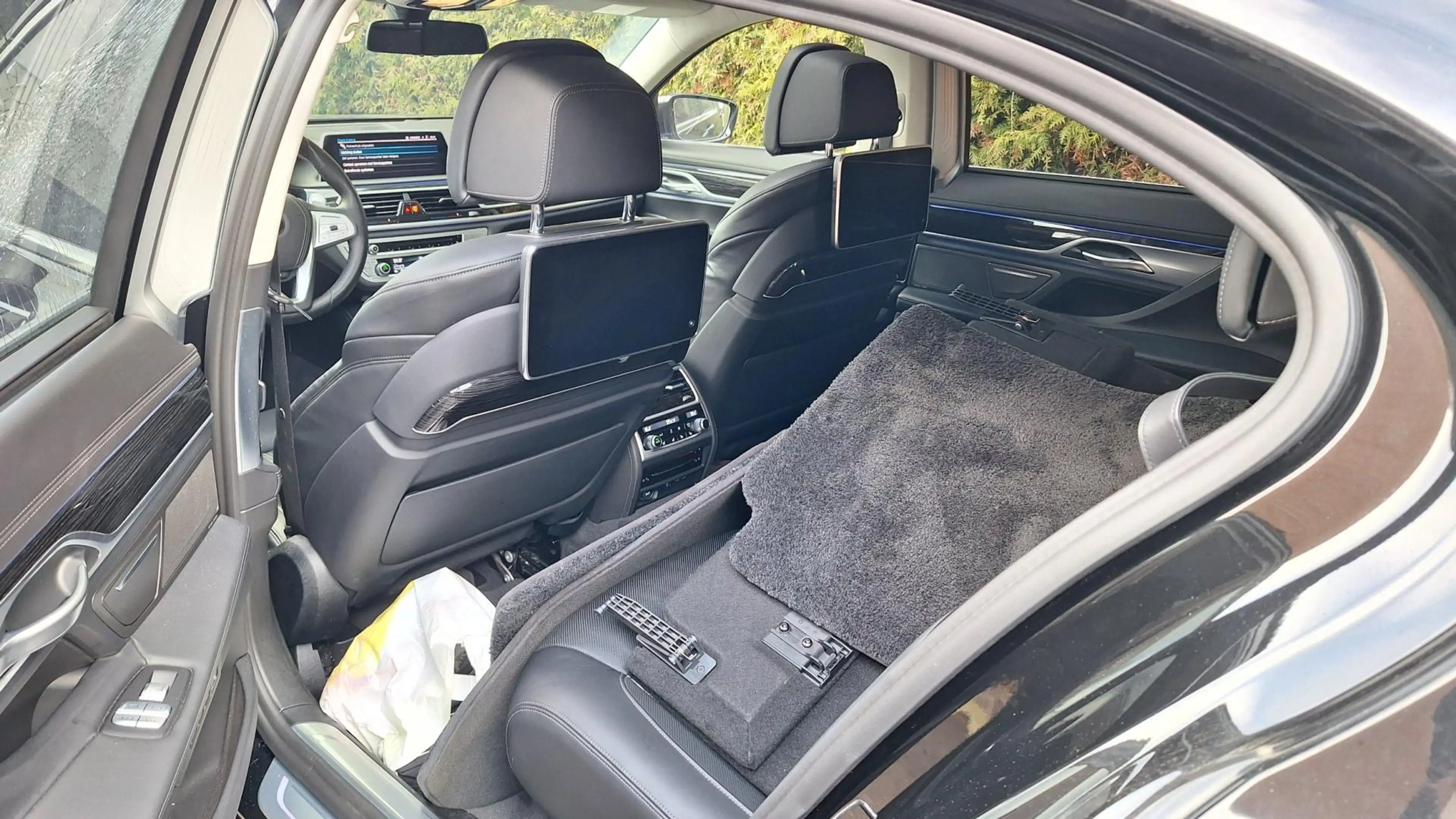 BMW 745 7-serie 745Le xDrive High Executive — photo 13