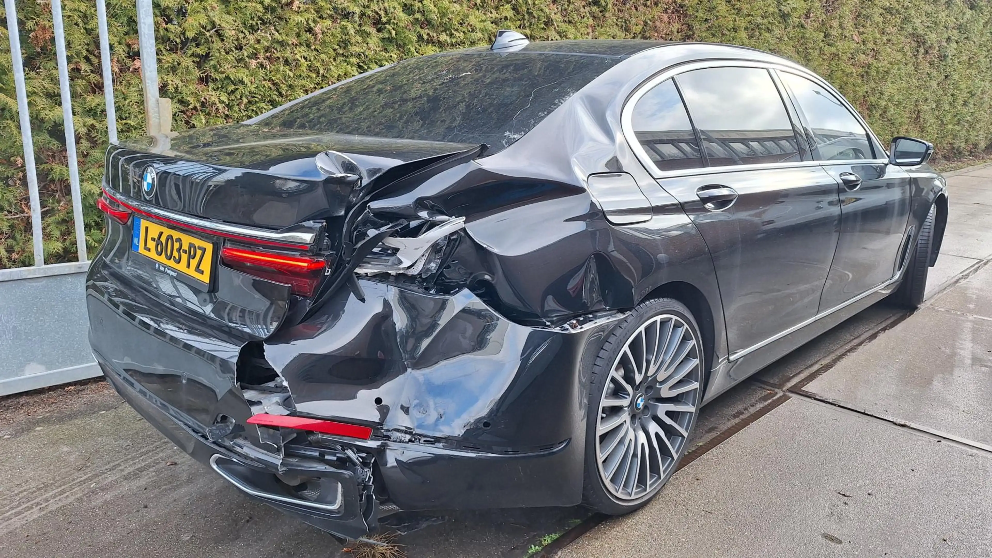 BMW 745 7-serie 745Le xDrive High Executive — photo 5