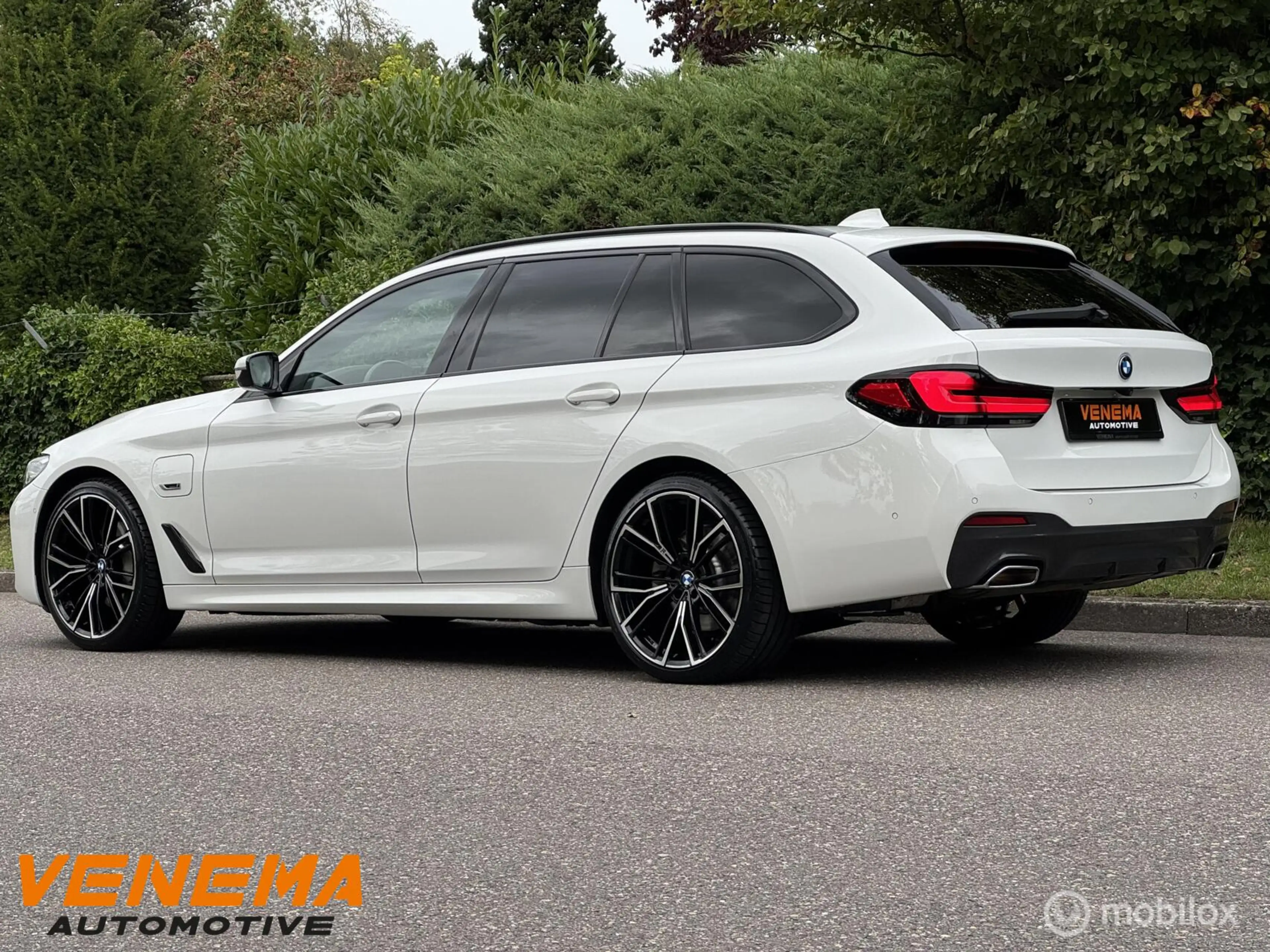 BMW 530 5-serie Touring 530e Business Edition Plus Sensate — photo 10