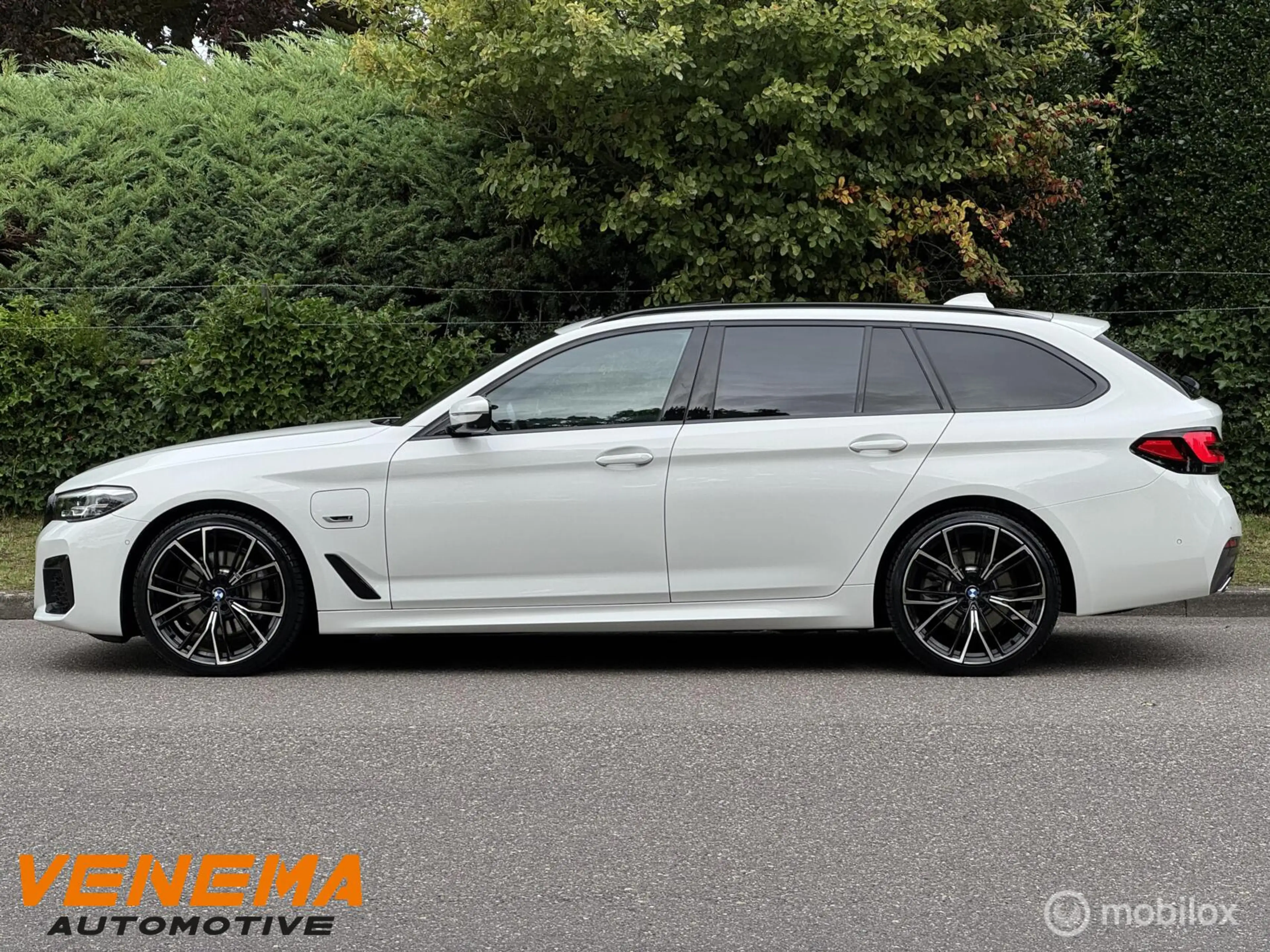 BMW 530 5-serie Touring 530e Business Edition Plus Sensate — photo 9