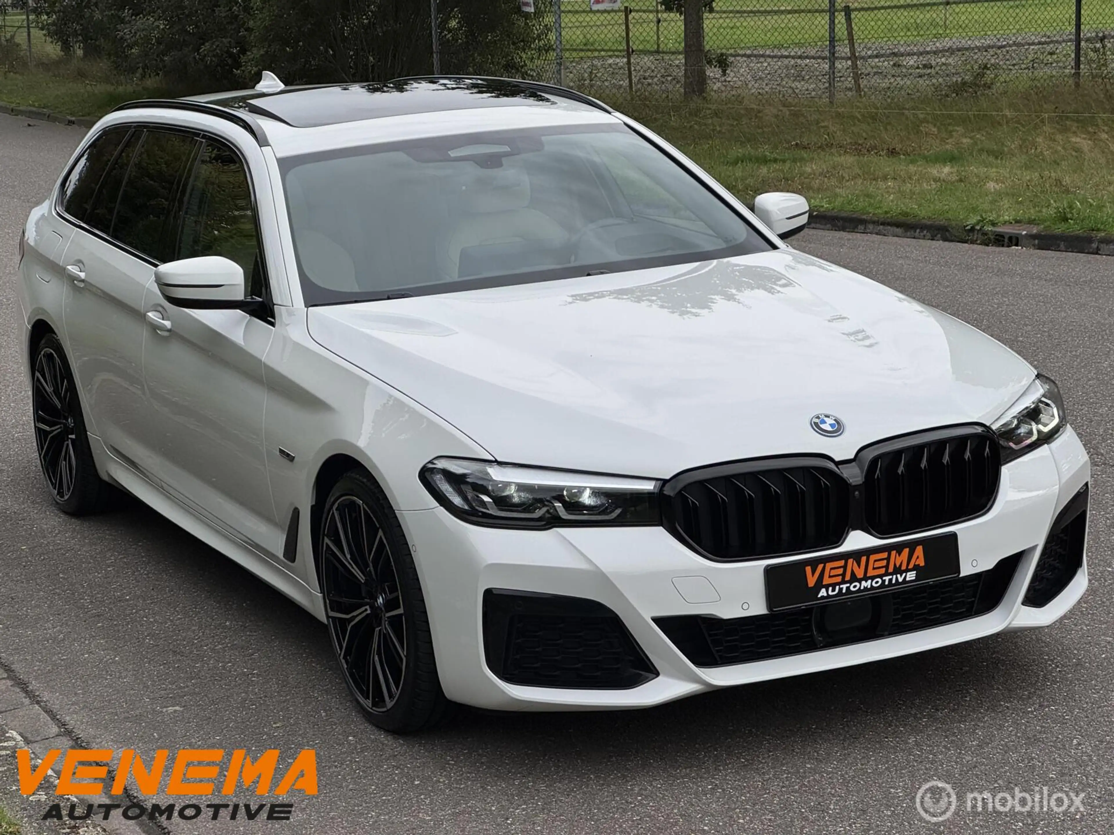 BMW 530 5-serie Touring 530e Business Edition Plus Sensate — photo 3