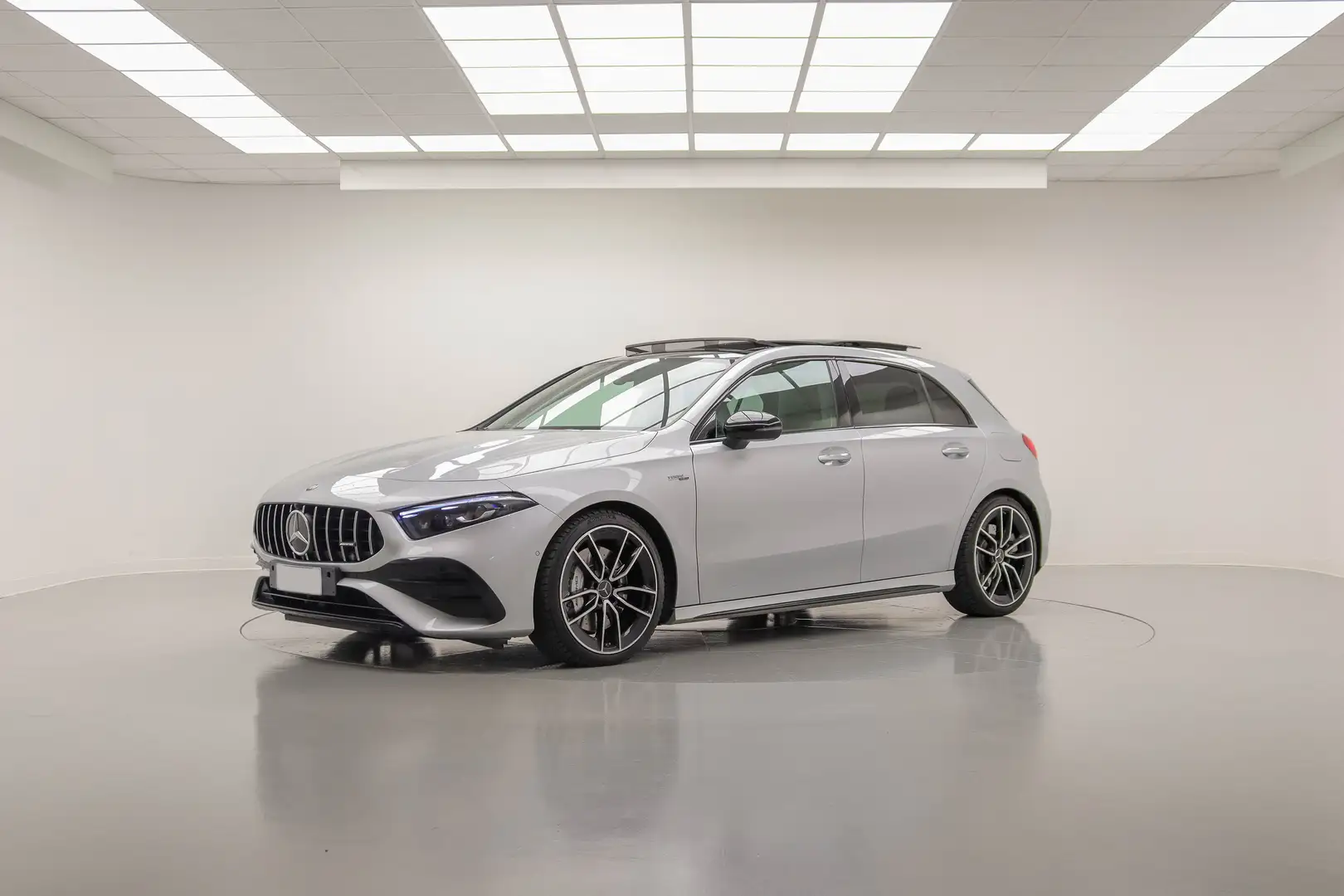 Mercedes-Benz A 35 AMG A 35 AMG 4Matic Premium Silber - 1