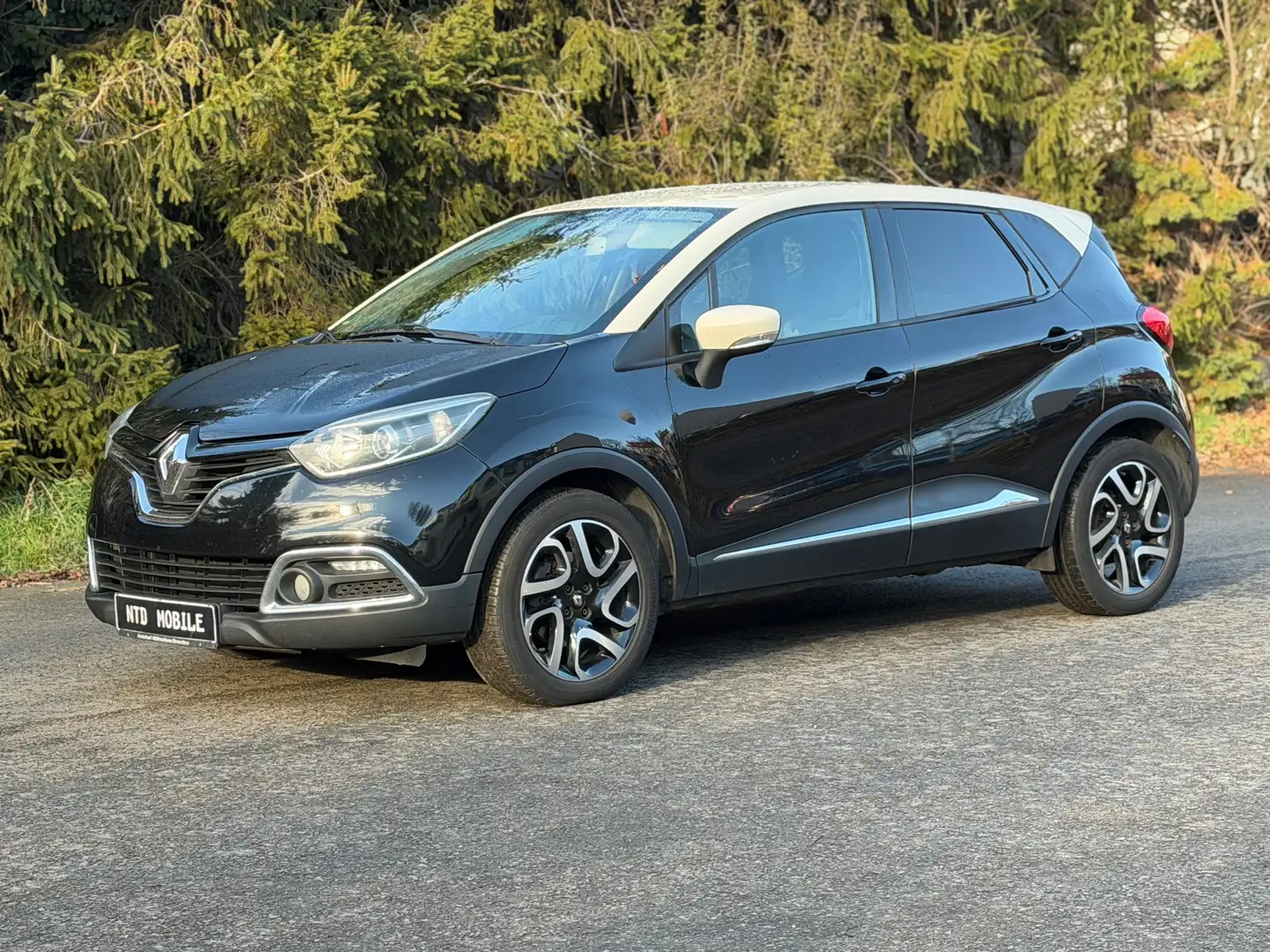 Renault Captur 1.5 DCi Luxe+1.HAND+KLIMA+TEMPOMAT+NAVI+ Schwarz - 1