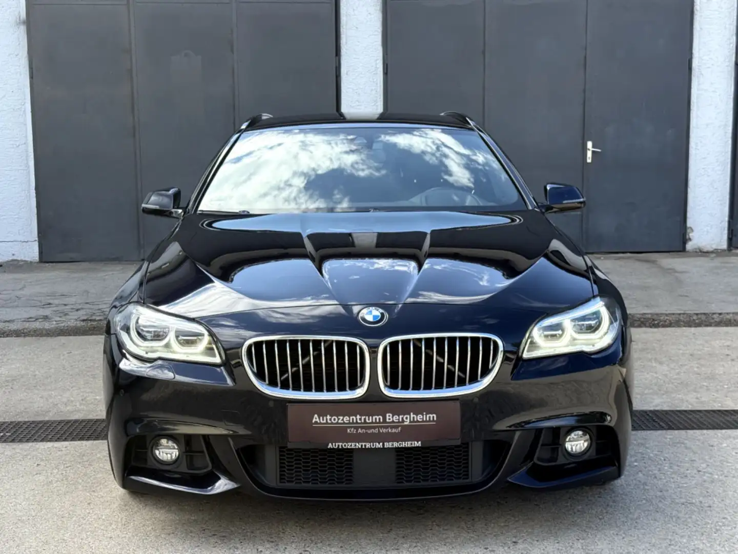 BMW 520 M-Paket F11 LCI) xDrive Touring Aut. Schwarz - 2
