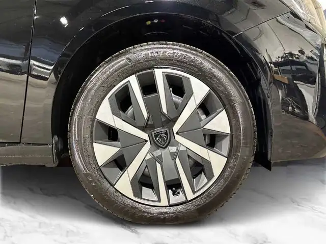 Peugeot 208 view 8